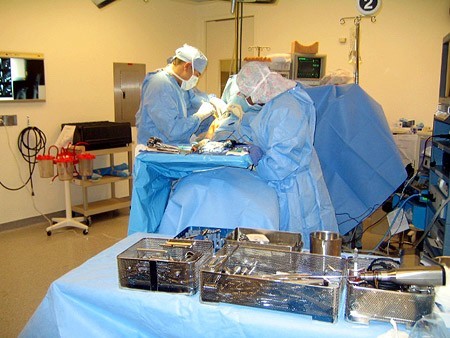 surgical team from side 